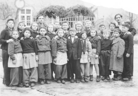 School children at Schauenstein, Germany displaced persons camp. Photo by anonymous (c. 1946). PD-U.S. Government. Wikimedia Commons.