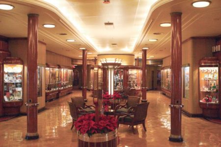 The promenade deck on the RMS Queen Mary. Photo by Altair78 (10 December 2010). PD-CCA-2.0 Generic. Wikimedia Commons.