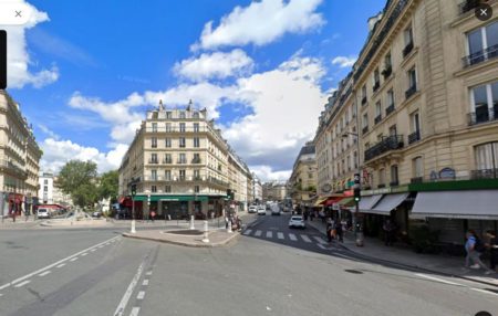 Contemporary view of intersection of rue Mouffetard (left) and rue Monge (right) in the 5th arrondissement. Photo by Google Maps (date unknown).