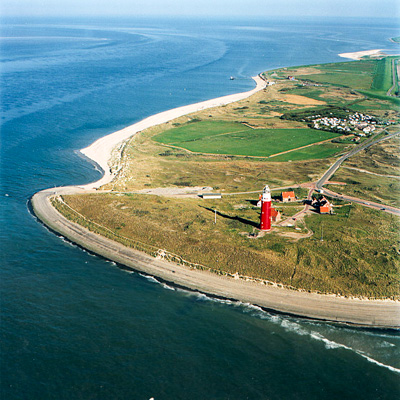 Aerial view of Texel Island lighthouse and beaches. Photo by Cycletours Holidays (22 January2015). PD-CCA-Share Alike 2.0 Generic. Wikimedia Commons.