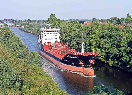 On the Manchester Ship Canal, the “Stolt Kittiwake” oil tanker is headed from Carrington to Warrington and the Mersey Estuary. Photo by John Eyres (21 June 2005). PD-CCA-2.0 Generic. Wikimedia Commons.