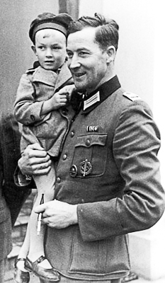 Wehrmacht Hauptmann Wim Hosenfeld. Photo by anonymous (date unknown). Yad Vahem – 16 February 2009.