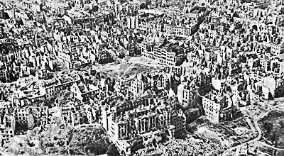 The destruction of Warsaw by the Germans. Photo by Maciej Świerczyński (c. 1945). PD-Poland Public Domain. Wikimedia Commons.